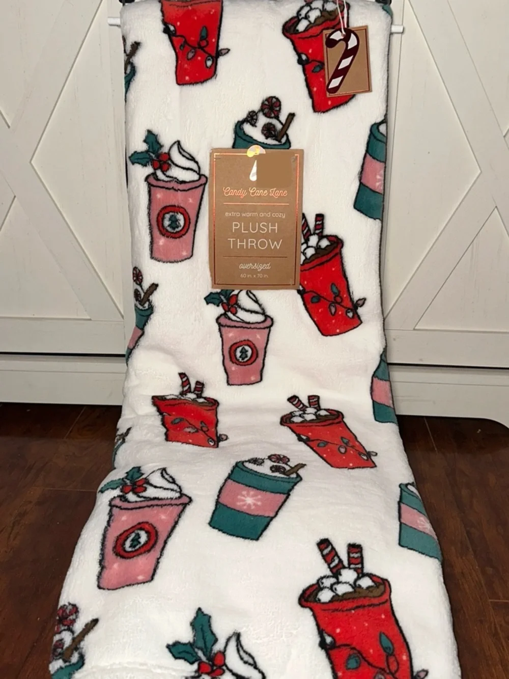 Festive Holiday Plush Throw Blanket with Hot Cocoa Cup Pattern